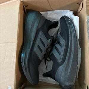 Adidas Ultraboost Light size 8.5 Women